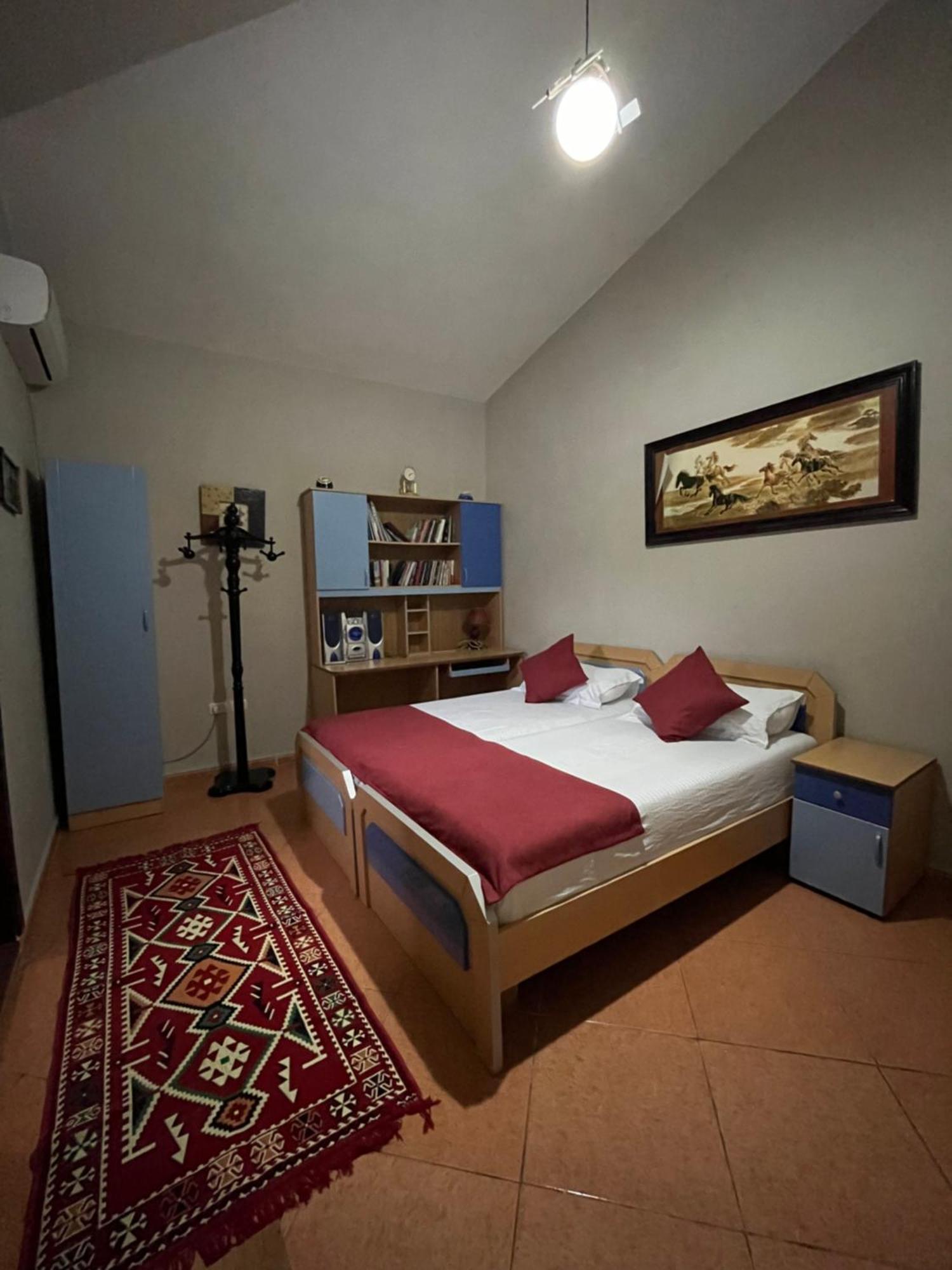 Rooms Emiliano Castle Of Kruja Bilik gambar