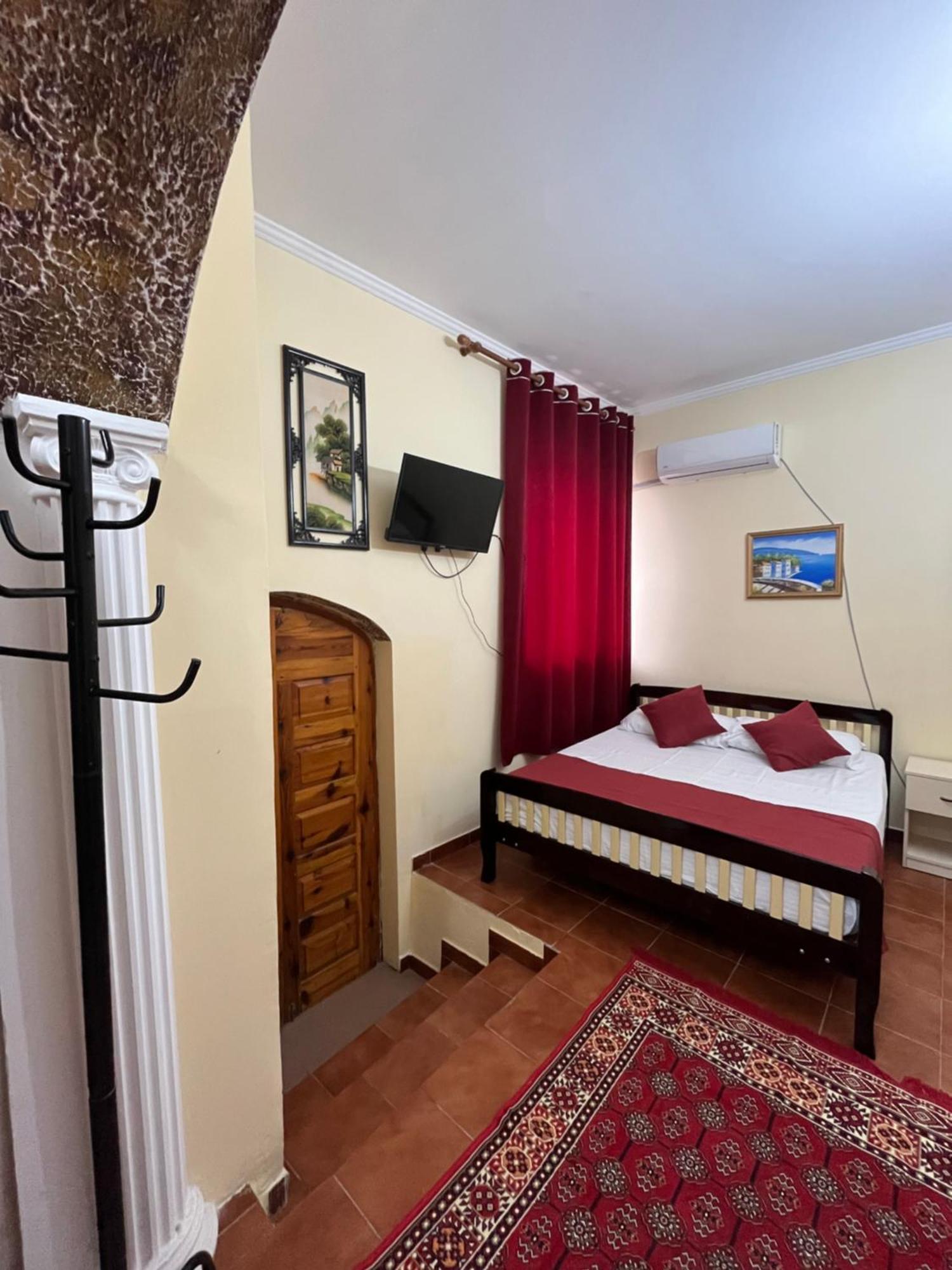 Rooms Emiliano Castle Of Kruja Bilik gambar